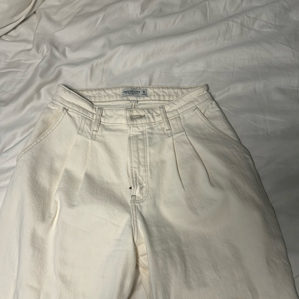 Size 6 Abercrombie white jeans